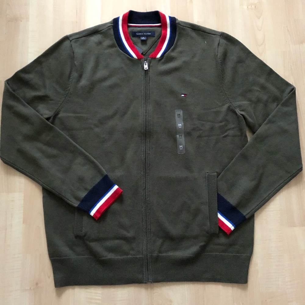 🏡 Moving sale  Price Firm Hilfiger men’s zip up sweater